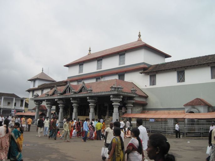 1200px-Dharmasthala_Temple